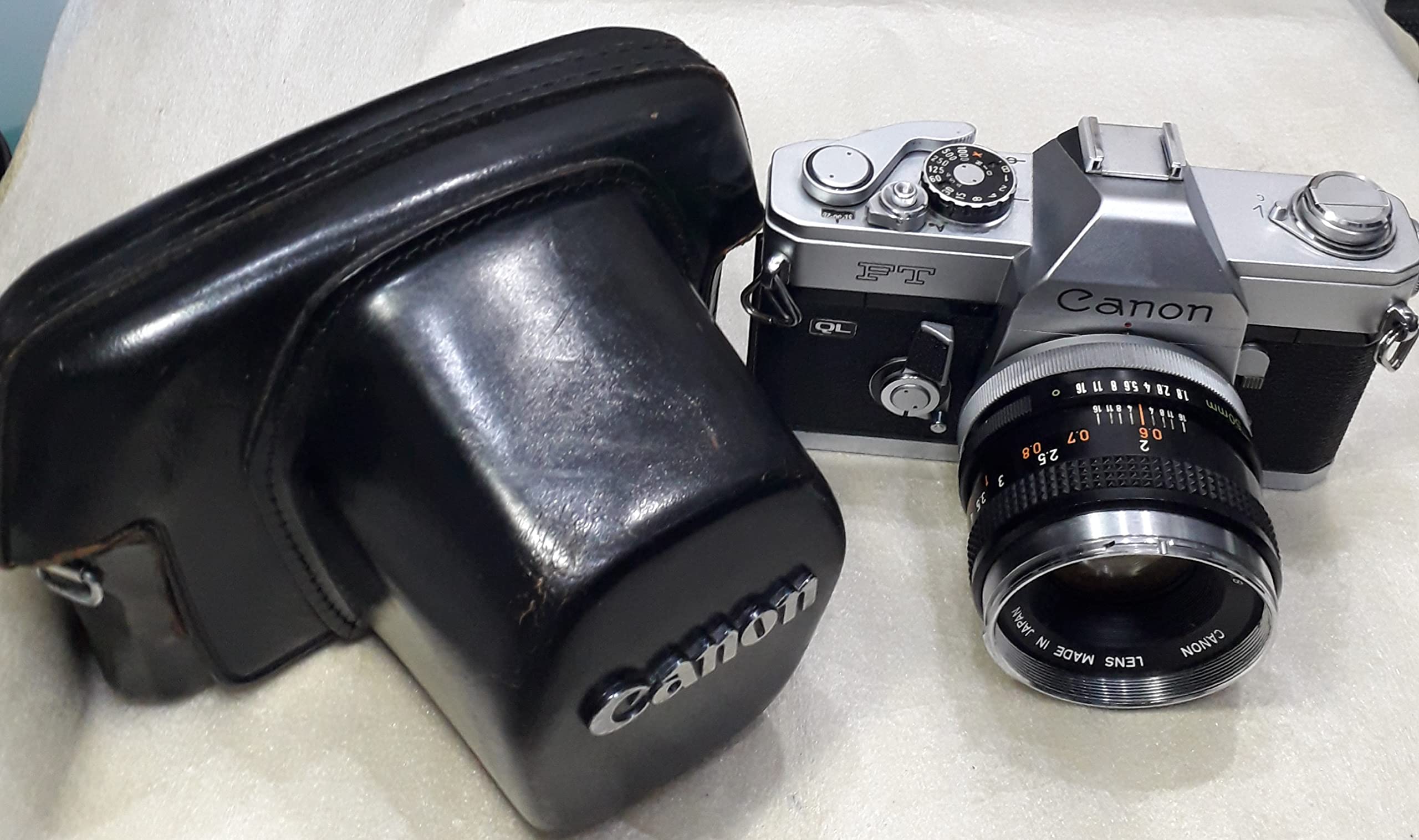 Canonn FT Vintage SLR 35mm Film Camera.