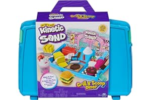 Kinetic Sand Grill N’ Scoop Diner, 907g of Yellow, Pink, White, Brown and Green Play Sand, 27 Kitchen Tools, Folding Sandbox Storage, Sensory Toys for Kids Aged 5+
