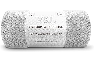 Victorio & Lucchino – Manta de Nacarina Suave y Cálida | Tacto Aterciopelado, Ligera y Confortable | 100% Poliéster | Ideal para Sofá o Cama (80517, Jacquard-Perla, 130x160 cm)