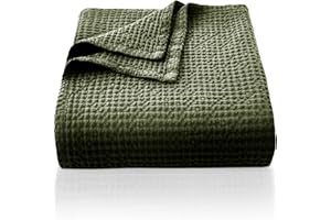‎CHUFFED CHUFFED 100% Baumwolle Decke 150 x 200 cm, Weiche und Atmungsaktive Tagesdecke, Waffelmuster Leichte Decke als Sofadecke Couchdecke, Weich Kuschelige Wohndecke Wohnzimmer, Sofa Couch Olivgrün