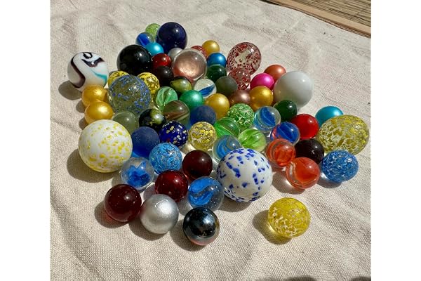 FAIRY TAIL & GLITZER FEE Ensemble de 60 billes en verre – 50 x 16 mm + 10 x 25 mm – Mélange de sphères colorées pour jeux, décorations, artisanat, piste et décoration de plantes