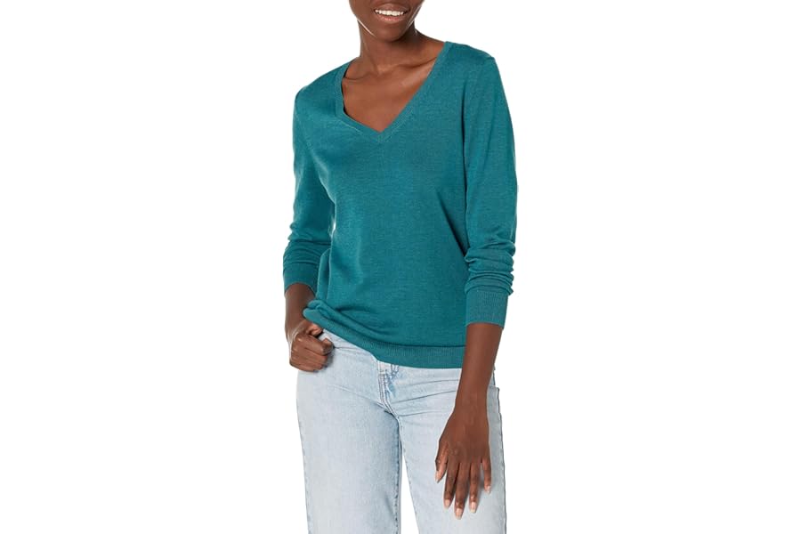 Amazon Essentials Women's Regular-Fit Lightweight V-Neck Long-Sleeve Jumper (Available in Plus Size)