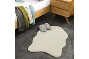 ‎TEPPICH WÖLKCHEN Teppich Wölkchen Fellteppich, Kunstfell Teppich Waschbar, Hasenfell Imitat, Kaninchenfell, Kurzfell - Fell Sitzkissen Stuhlkissen, Kunstfell Stuhlauflage - Beige - Fell 55x80cm