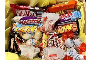 GENERIC Nuevo Caja | Pack Regalo Original con chocolates y bombones - Reese, Raffaello, Twix, Mars, Nestle Lion Coconut, Huesitos y KitKat | Para Navidad, Cumpleaños, Amigo Invisible…