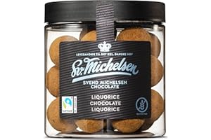 ‎LEVERANDØR TIL DET KGL. DANSKE HOF SV. MICHELSEN CHOKOLADE HÅNDLAVET SIDEN 1933 Sv. Michelsen Lakritze – Dänische Lakritz Kugeln mit Lakritz-Schokolade - 150g | Glutenfrei Gourmet Geschenk | Hochwertige Süßigkeiten aus Dänemark