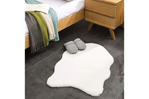 ‎TEPPICH WÖLKCHEN Teppich Wölkchen Fellteppich, Kunstfell Teppich Waschbar, Hasenfell Imitat, Kaninchenfell, Kurzfell - Fell Sitzkissen Stuhlkissen, Kunstfell Stuhlauflage - Weiss - Fell 55x80cm