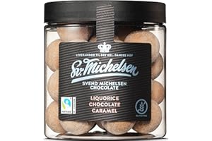 ‎LEVERANDØR TIL DET KGL. DANSKE HOF SV. MICHELSEN CHOKOLADE HÅNDLAVET SIDEN 1933 Sv. Michelsen Lakritze – Dänische Lakritz-Kugeln mit Karamell Schokolade - 150g | Handgefertigt, Glutenfrei, Gourmet Lakritz Geschenk | Hochwertige Süßigkeiten aus Dänemark