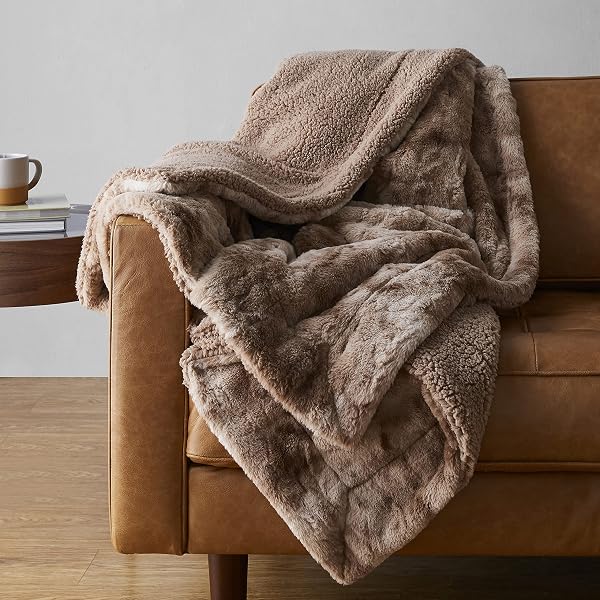 Amazon Basics Fuzzy Faux Fur Sherpa Throw Blanket, 152 x 178 cm - Light  Brown : Amazon.co.uk: Home u0026 Kitchen