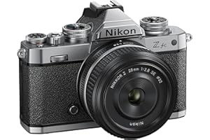 Nikon Z fc Z 28mm f/2.8 SE + Lexar SD 64GB, Mirrorless DX 20.9 MP, ghiere di controllo, mirino elettronico, 4K, monitor angolazione variabile, argento [Nital Card: 4 Anni di Garanzia]
