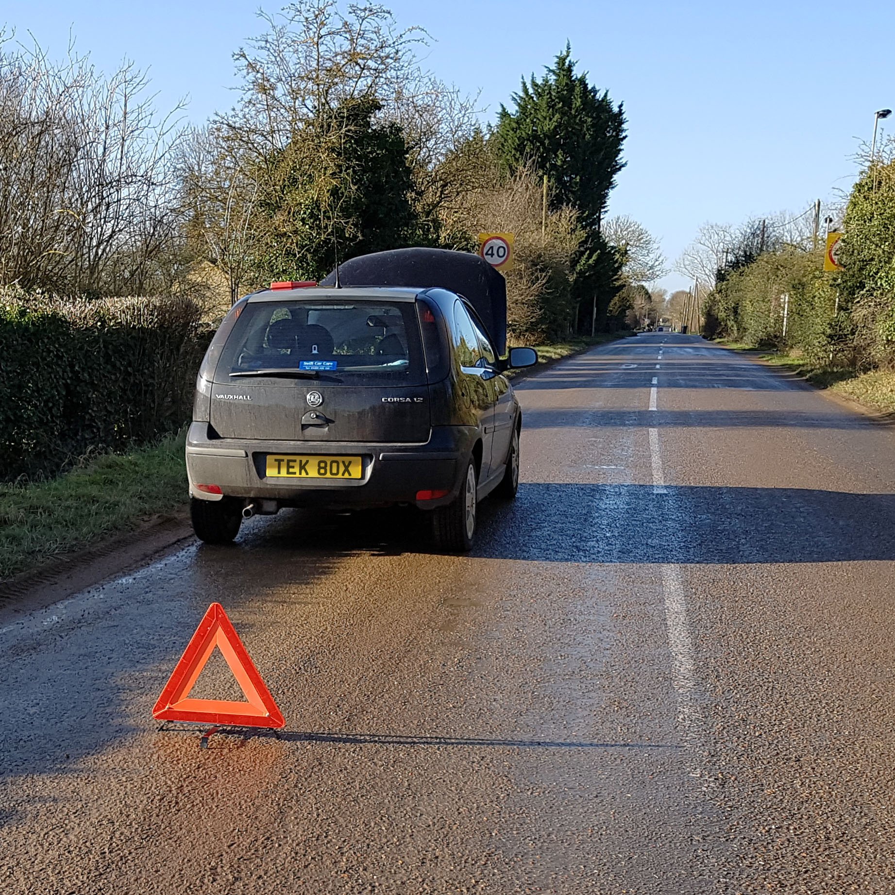 Tekbox-Folding-Car-Warning-Safety-Triangle-in-Protective-Plastic-Case-Reflective-Red-Hazard-EU-Emergency-Breakdown-For-Car-Van-Truck-Lorry