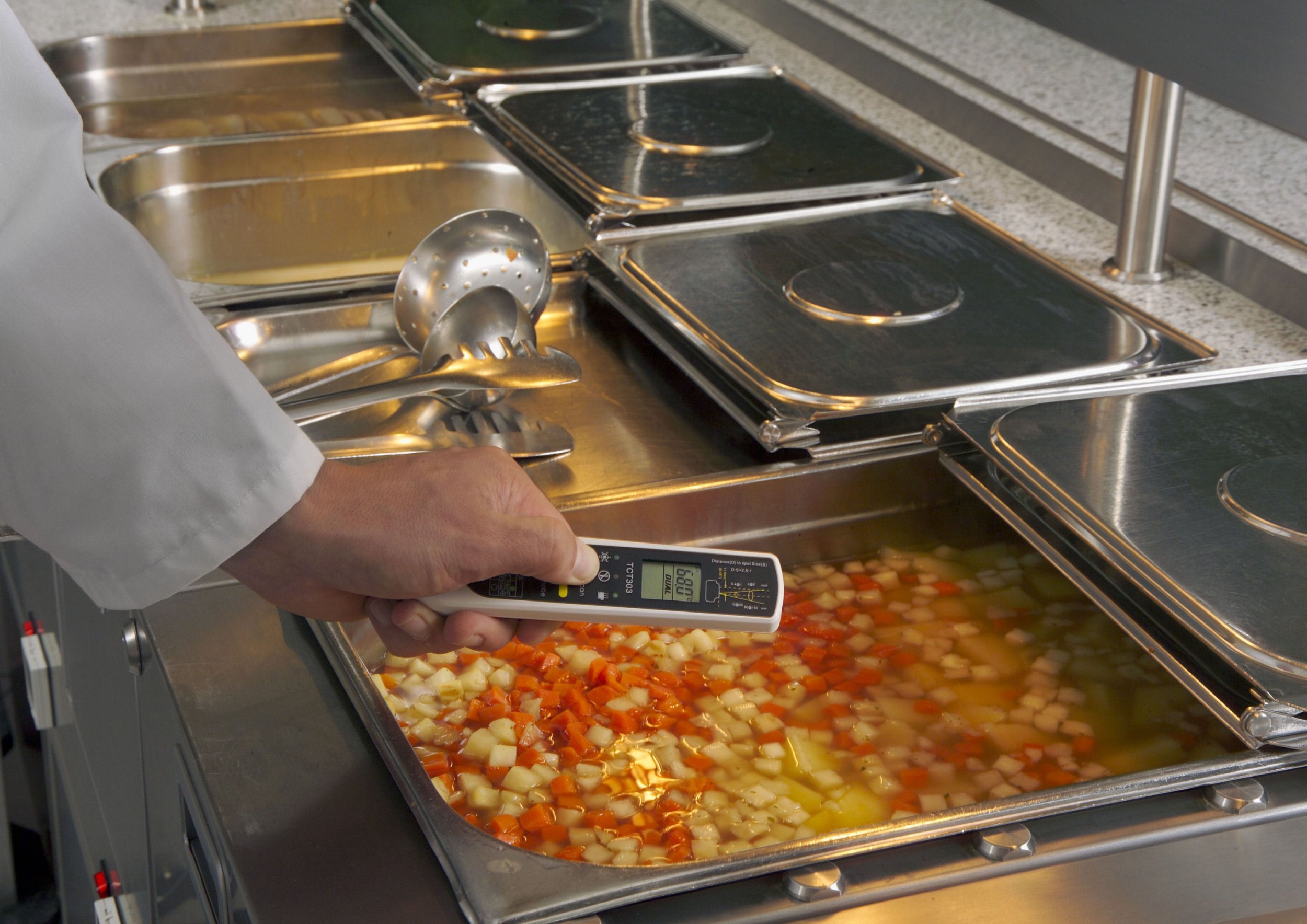 TFA Dostmann Digitales Einstich-Infrarot-Thermometer Dualtemp Pro, 31.1119, gemäß HACCP + EN 13485, zwei Temperatur-Messverfahren, weiß,L 39 x B 22 x H 160 (275) mm – Bild 6