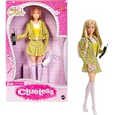 دمية باربي المميزة Dear Clueless، بدلة صفراء منقوشة، حقيبة ظهر، هاتف محمول ورخصة تعلم القيادة