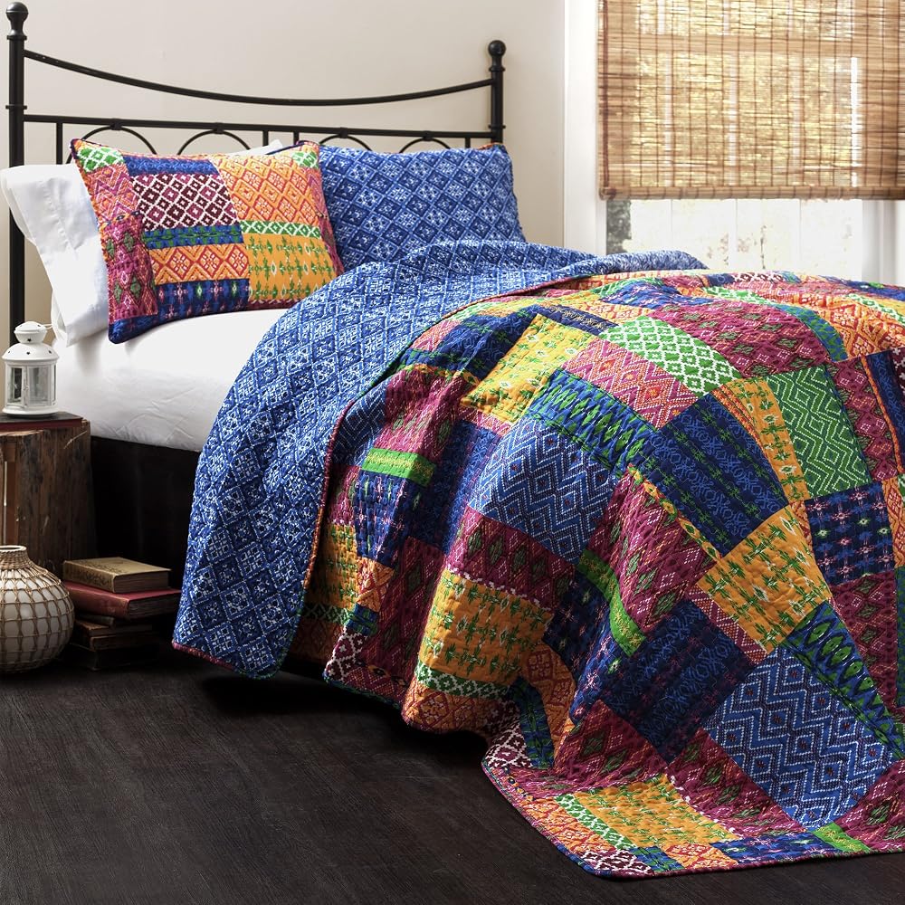 Lush Decor Misha Yorgan | Yama İşi Bohem Ters Çevrilebilir Baskı Desenli 3 Parça Yatak Seti - Battal Boy - Fuşya ve Mavi