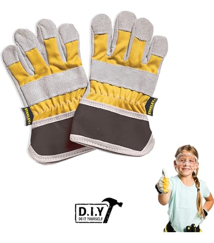 Oranje Bouwvakker, Veiligheidsbril, Handschoenen En Het Meten Van Band Voor Het Werk Aangaande Houten Achtergrond 91653938