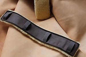 Förster-Fellnest Spezial Gurtschoner, Bauchgurtschoner, Gurtunterlage aus echtem Lammfell mit zusätzlichem Lederrücken - riesige Größenauswahl für Kurzgurt bis Langgurt