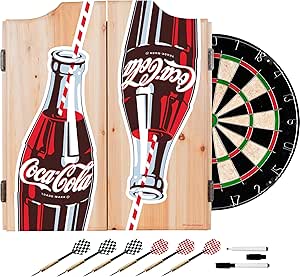 Coca Cola Doppelflaschen Mit Strohhalm Und Trinkflasche Gameroom Coke Dart Schrank Set Mit Dartpfeilen Und Brett Amazon De Sport Freizeit