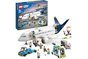 LEGO 60367 City Samolot pasażerski, Zabawka do Zbudowania, Duży Model Samolotu z Pojazdami: Autobus, Holownik, Dwie Furgonetki, 9 Minifigurek, Pomysł na Prezent dla Dzieci