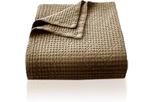 ‎CHUFFED CHUFFED 100% Baumwolle Decke 220 x 240 cm, Weiche und Atmungsaktive Tagesdecke, Waffelmuster Leichte Decke als Sofadecke Couchdecke, Weich Kuschelige Wohndecke Wohnzimmer, Sofa Couch Braun