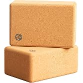 Manduka Yoga-Block, belastbares Material, tragbar und leicht zu greifen, bequeme Kanten, verschiedene Stile und Gr&ouml;&szlig;en.