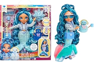 Rainbow High Winter Wonderland - Skyler (Niebieska) - 28 cm Modna Lalka z Ukrytym Magicznym, Puchnącym w Zetknięciu z Wodą Śniegiem, w Zestawie z Bałwankiem, dla Dzieci w Wieku 4-12 i Kolekcjonerów