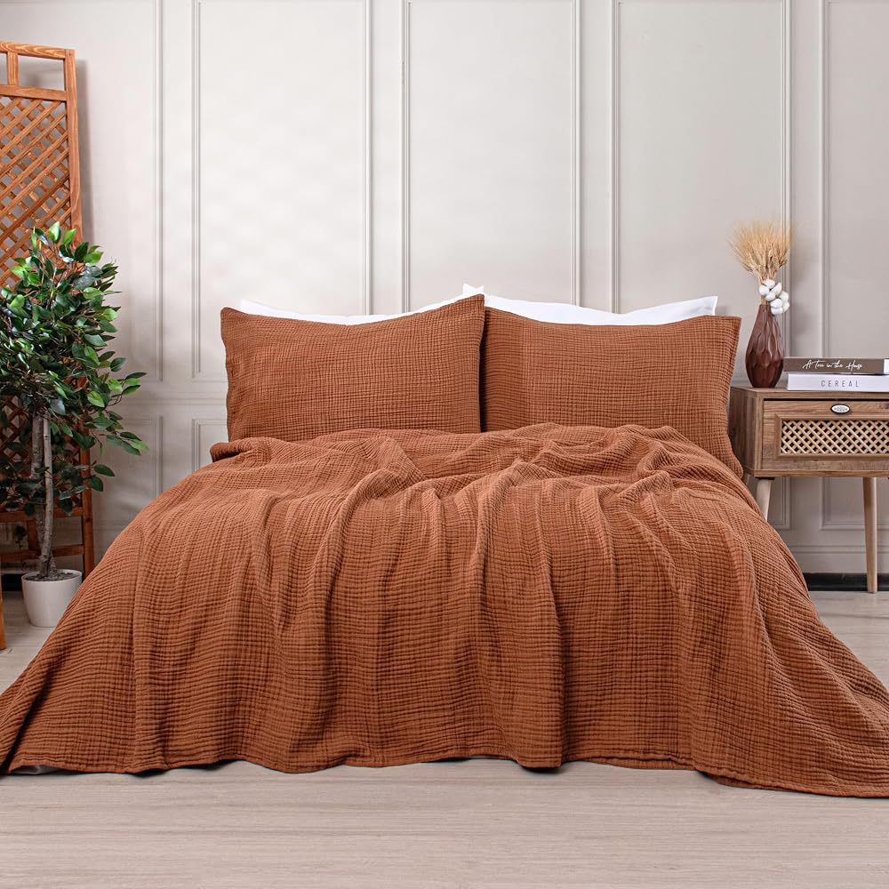 PÜSKÜL Battal Boy Çift Kişilik Müslin Yatak Örtüsü ve Pike, 4-Katlı, Lüks | Rust Kahve, Ekstra Geniş 240x260 cm, 100% Pamuk Ultra Yumuşak Havadar Hafif Dört Mevsim Yüksek Kaliteli Muslin Battaniye