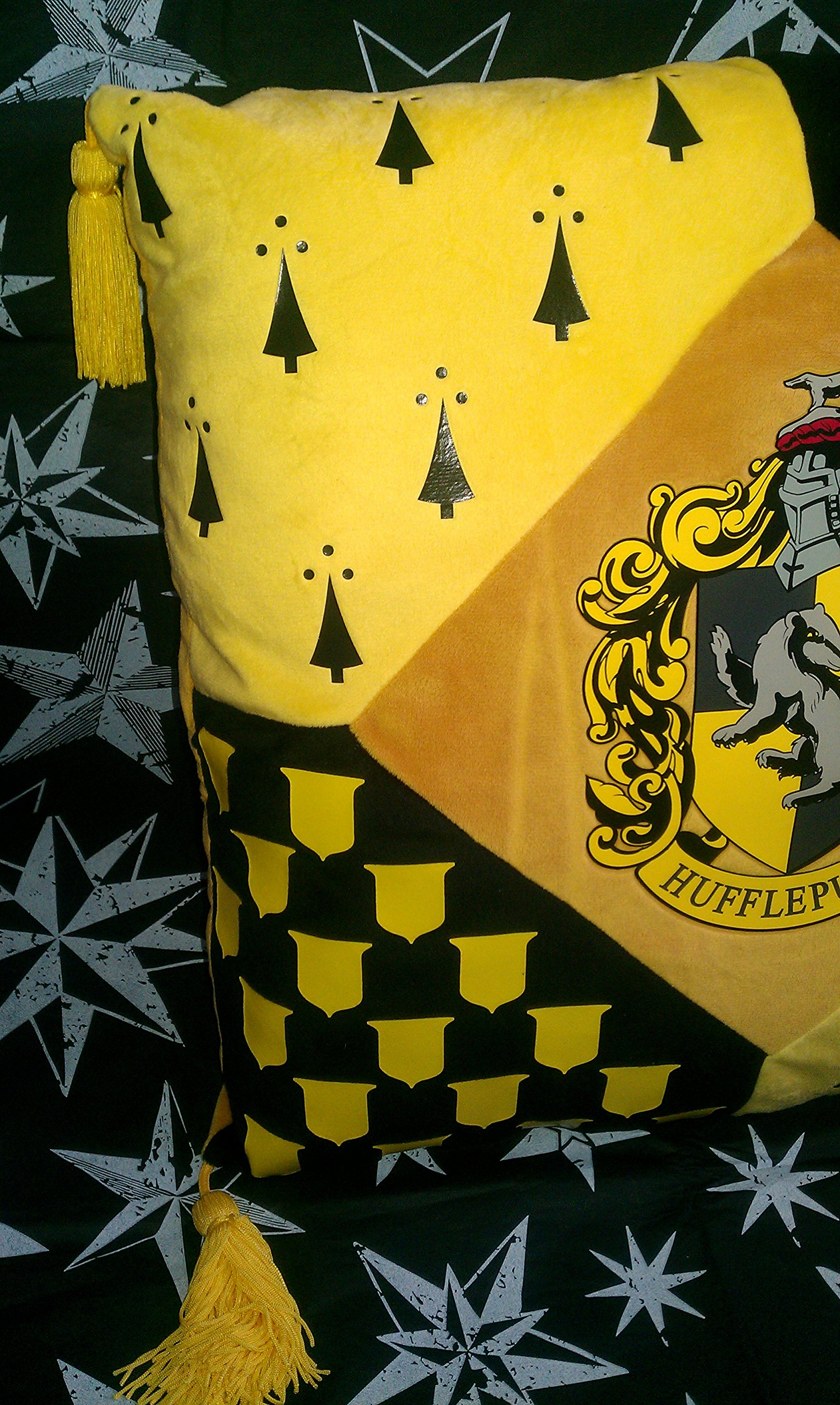 Harry-Potter-Motiv-Hufflepuff-House-Kissen-im-Warner-Bros-Studio-Tour-London-Produkt