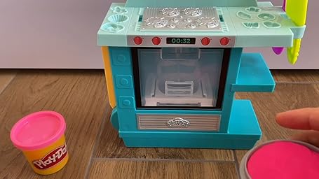 Hasbro Play Doh Kitchen Creations Playset Il Dolce Forno Di Play Doh Per Bambini Dai 3 Anni In Su Con 5 Colori Di Pasta Da Modellare Atossica Amazon It Giochi E Giocattoli