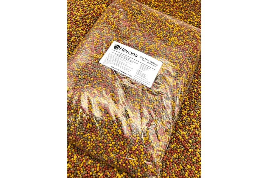 HERONS - Koi Trio Pellets, 3mm Premium Koi Fish Food, For Japanese Koi and Other Pond Fish, Prebiotic Pellets With Spirulina, Omega 3 Amino Acids, Colour and Growth Enhancing - 1Kg