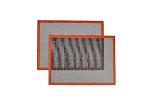 AMAZON COMMERCIAL Amazon Basics mata silikonowa, nieprzywierająca, perforowana, do ciasta, chleba, łatwe czyszczenie, wielokrotnego użytku, 2 szt., czarno-czerw.-biała, prostokąt, 40 x 30 cm (dawniej AmazonCommercial)