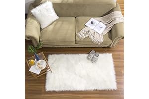 TEPPICH WÖLKCHEN Tappeto in pelle d'agnello, imitazione della pelliccia | Soggiorno Camera da letto | Tappeto da letto lavabile, cuscino di seduta, pelliccia per sedia, divano (Bianco - 80x120 cm Rettangolo)