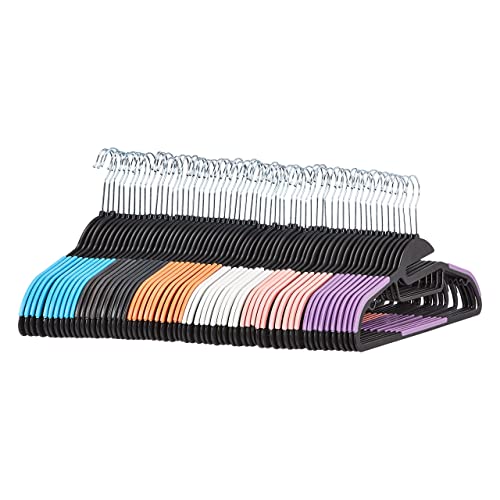 Amazon Basics Grucce in plastica, antiscivolo, salva spazio, con 10 mollettine, 6 colori (confezione da 60)